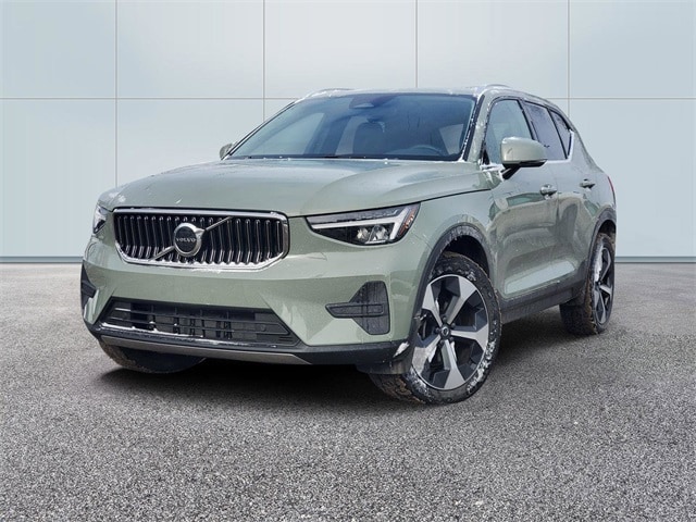 2025 Volvo XC40 SUV 