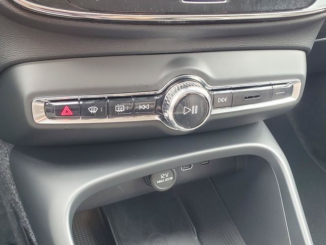 2026 Volvo XC40 Core - Photo 23