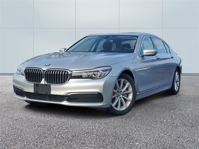 2019 BMW 7 Series 740i's photo