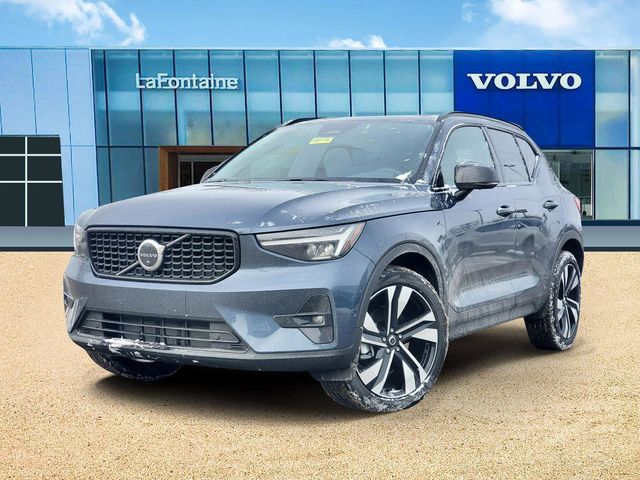 2026 Volvo XC40 SUV 