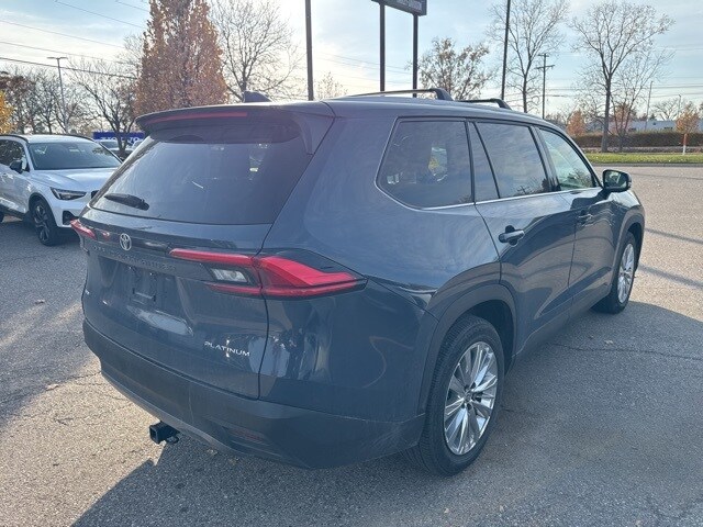 2024 Toyota Grand Highlander Platinum photo 2