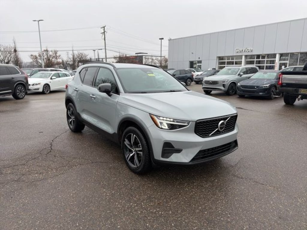 Certified 2026 Volvo XC40 B5 Core SUV