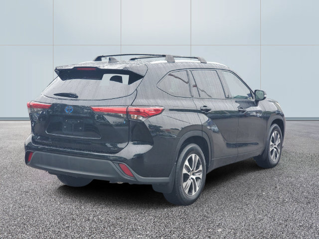 Used 2022 Toyota Highlander Hybrid XLE SUV