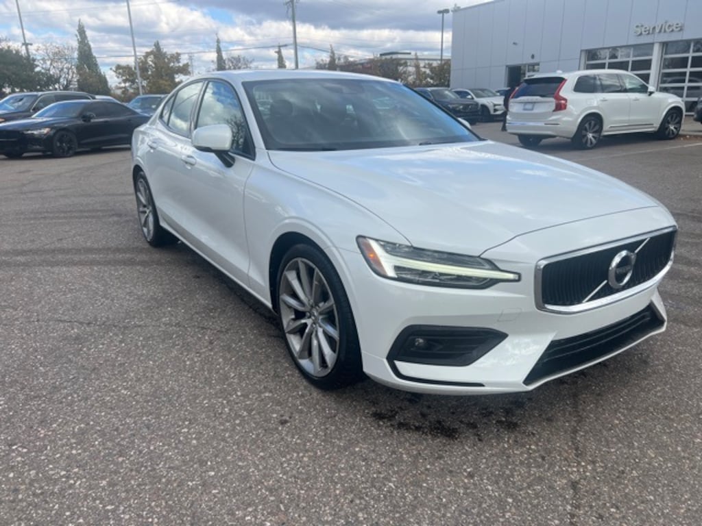 Used 2021 Volvo S60 T6 Momentum Sedan