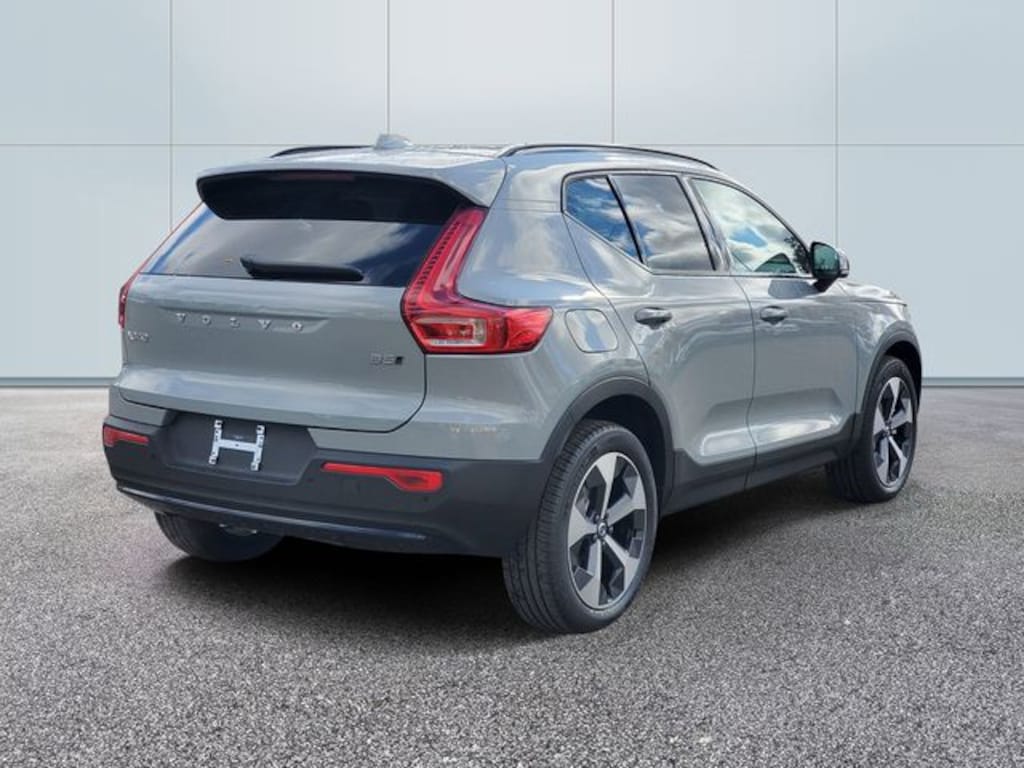 New 2026 Volvo XC40 B5 Core SUV