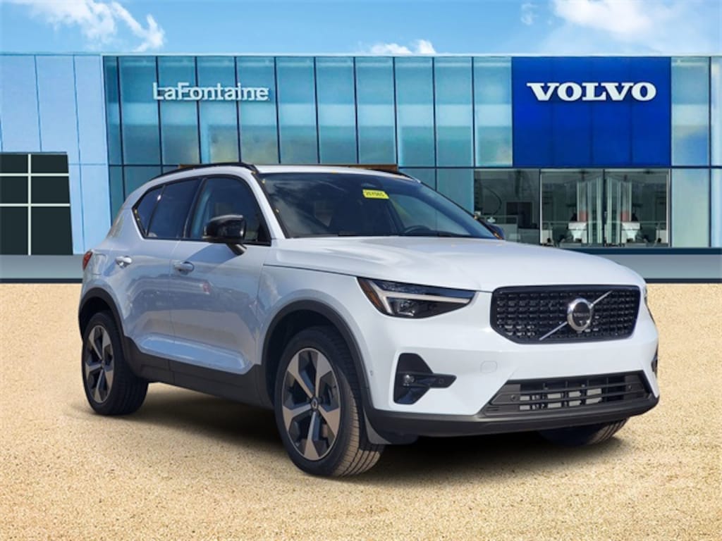 New 2026 Volvo XC40 B5 Plus SUV
