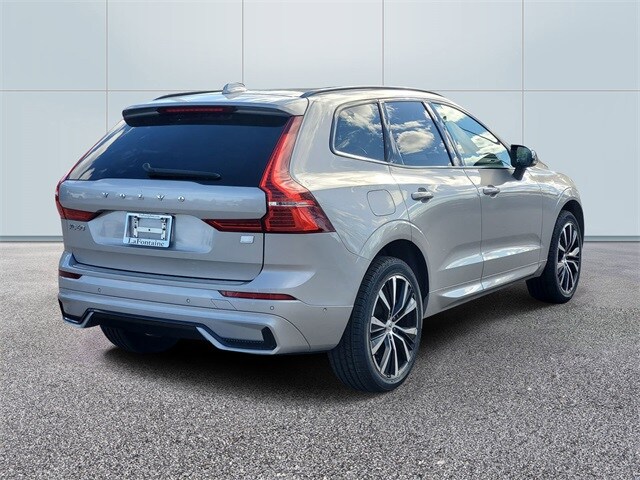 2023 Volvo XC60 Recharge Hybrid Ultimate photo 4