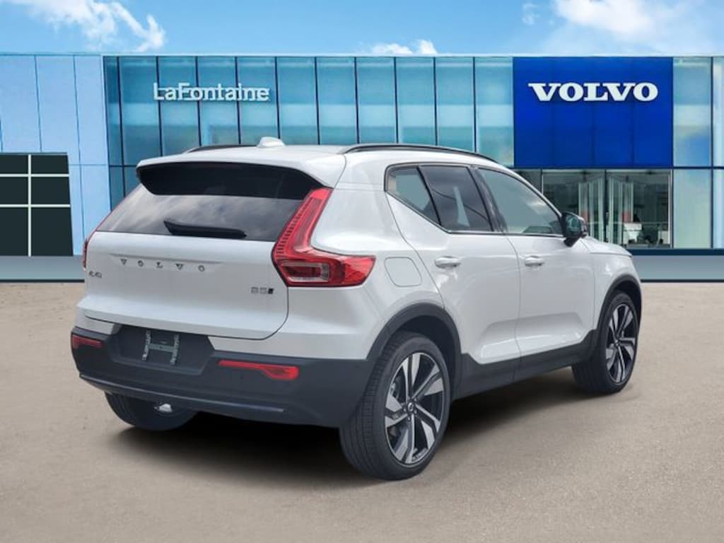 New 2026 Volvo XC40 B5 Plus SUV