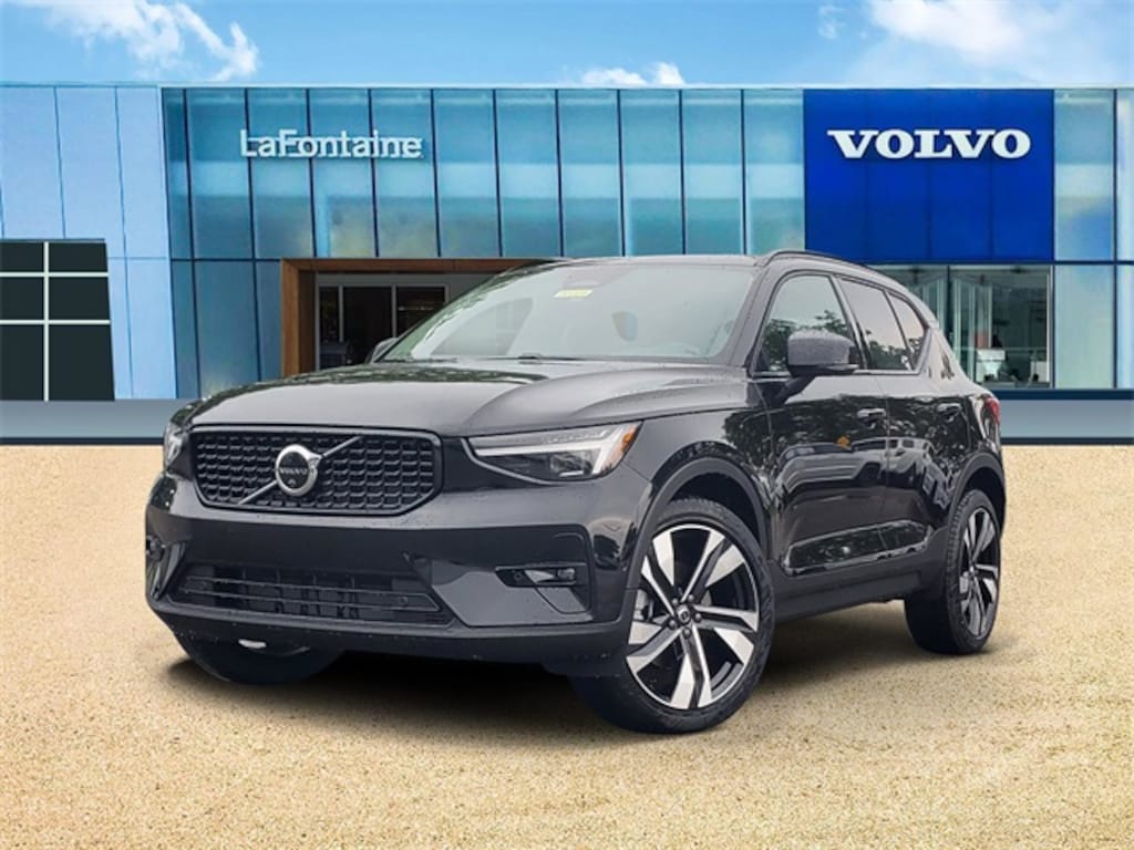 New 2025 Volvo XC40 B5 Plus Dark Theme SUV