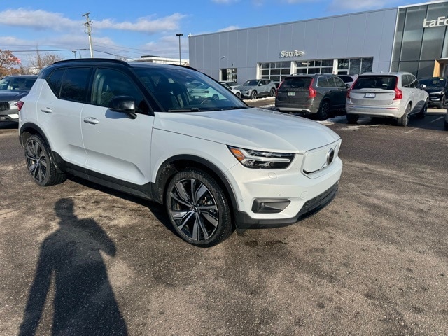 Used 2022 Volvo XC40 Plus with VIN YV4ED3UR6N2674702 for sale in Farmington Hills, MI