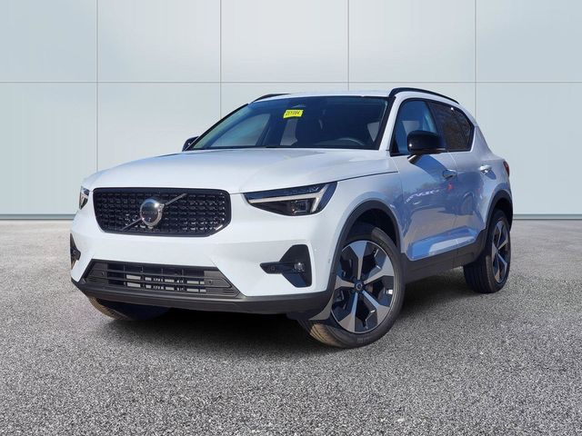 2026 Volvo XC40 B5 Plus Dark AWD's photo