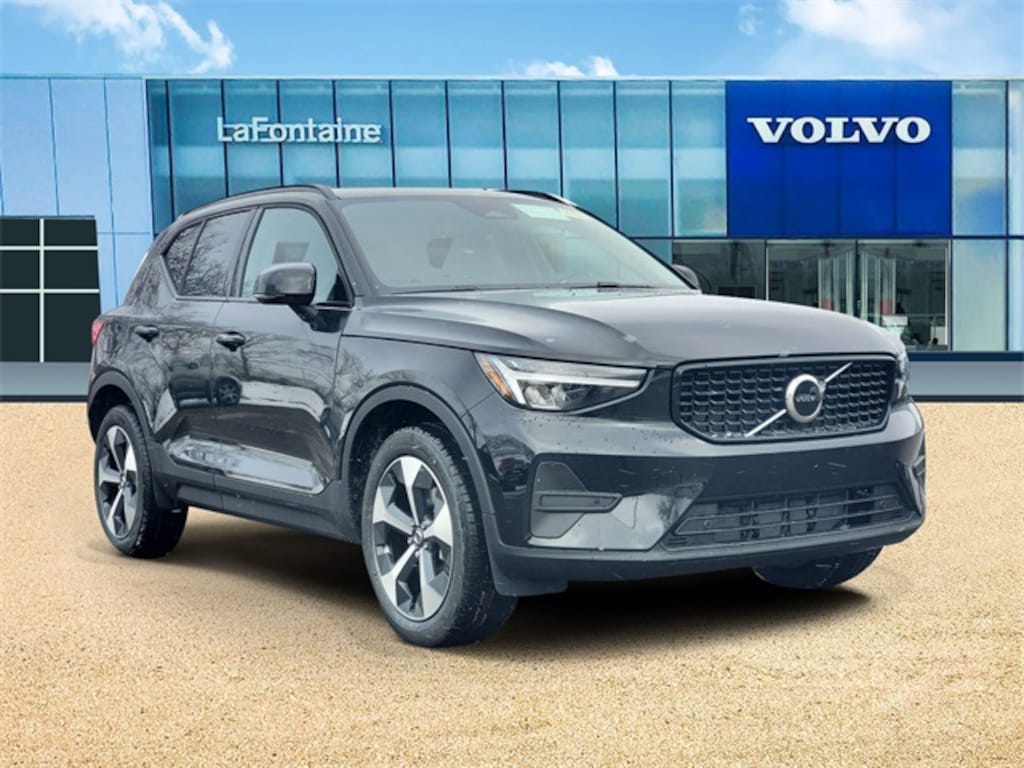 New 2026 Volvo XC40 B5 Core SUV