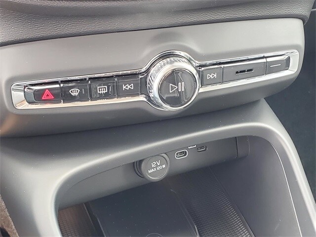 2026 Volvo XC40 Ultra - Photo 23
