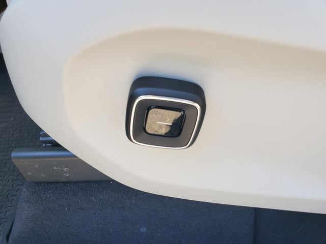 2025 Volvo EX90 Plus - Photo 15