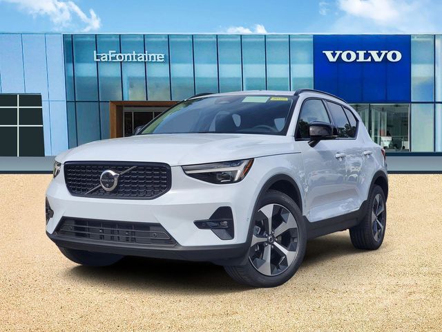 2026 Volvo XC40 SUV 