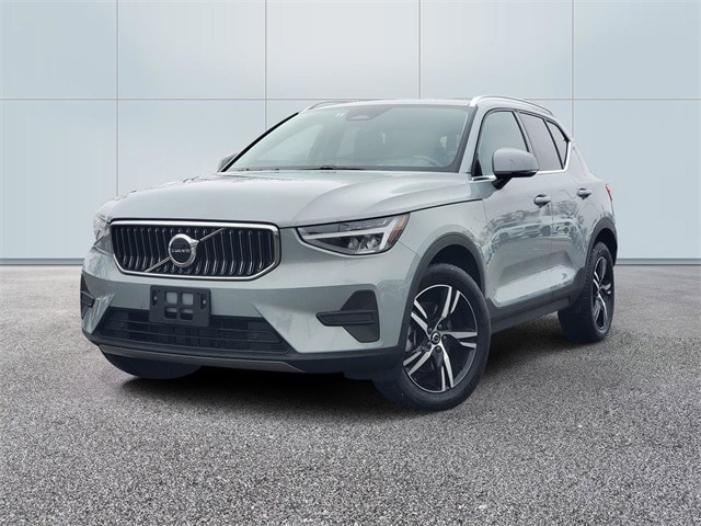 2025 Volvo XC40 Core's photo