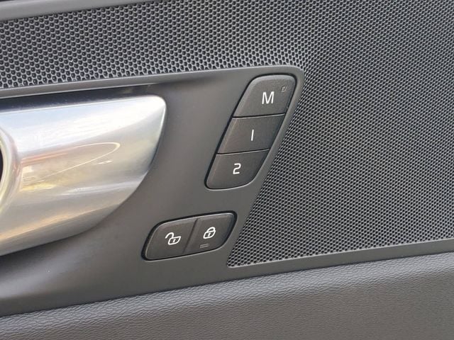2026 Volvo XC60 Plus - Photo 11