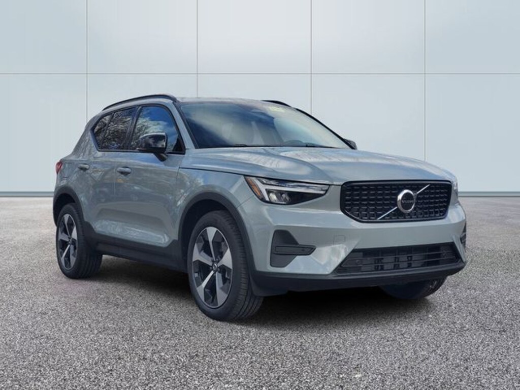New 2026 Volvo XC40 B5 Core SUV