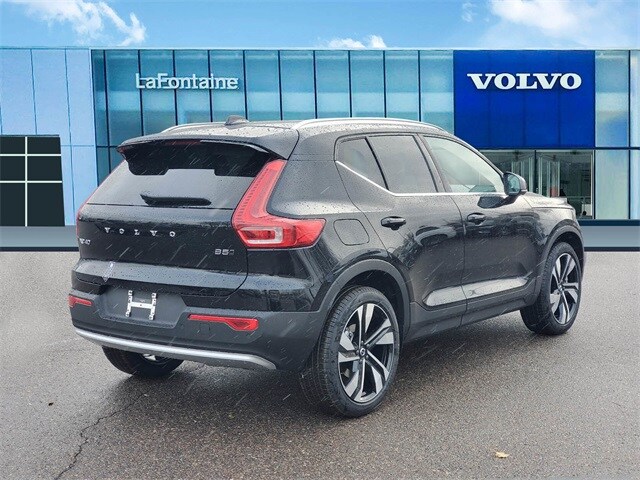 2025 Volvo XC40 Plus photo 4