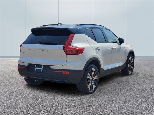 2023 Volvo XC40 Recharge Twin Plus photo 4