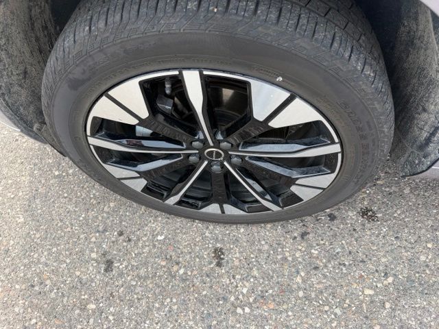 2026 Volvo XC60 Plus - Photo 11