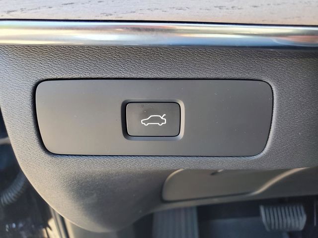 2026 Volvo XC90 Plus - Photo 18