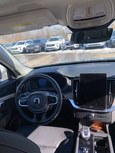 2026 Volvo XC90 Plus - Photo 8