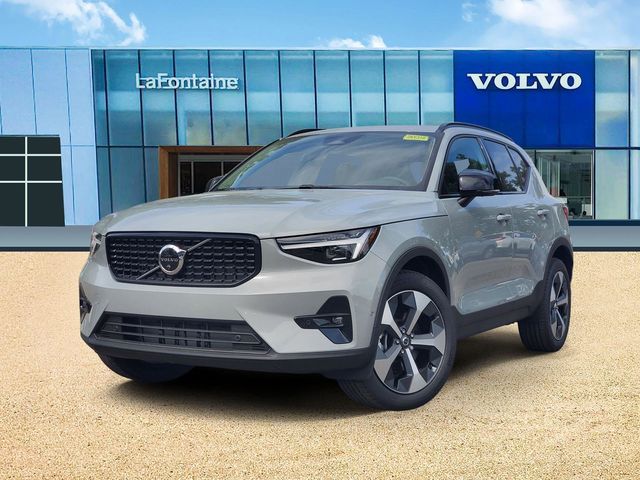 2026 Volvo XC40 SUV 