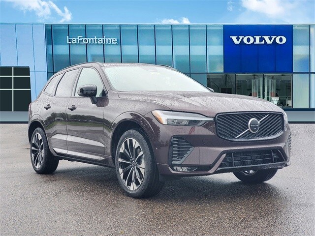 2026 Volvo XC60 B5 Plus photo 3