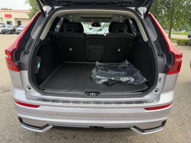 2026 Volvo XC60 Plus - Photo 12