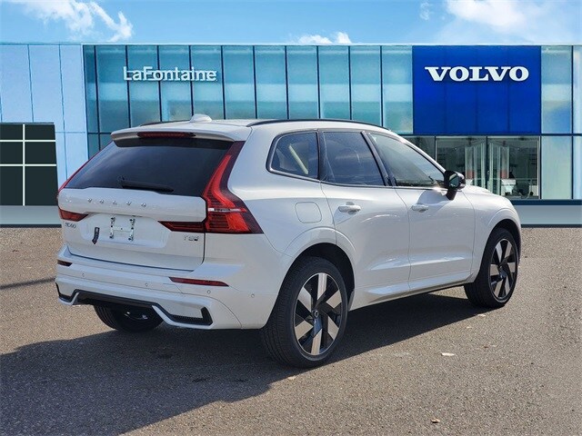 2025 Volvo XC60 T8 Plus photo 4