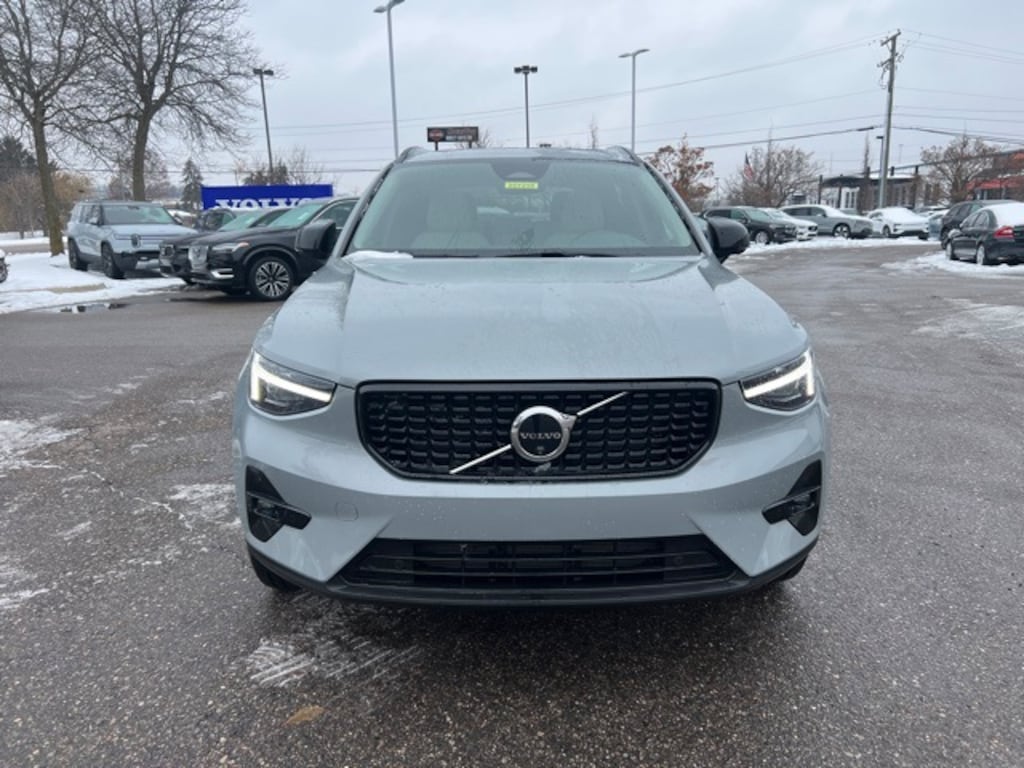 Certified 2025 Volvo XC40 B5 Plus Dark Theme SUV
