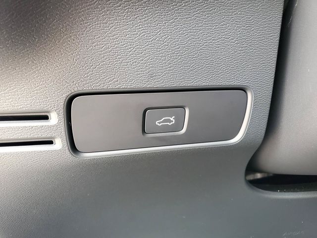 2026 Volvo XC40 Core - Photo 16