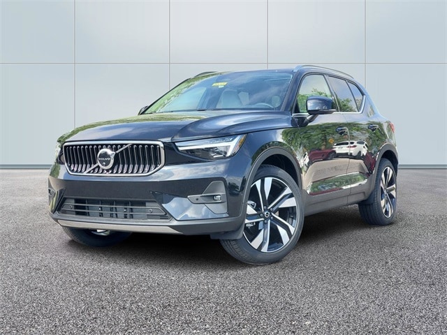 2025 Volvo XC40 SUV 