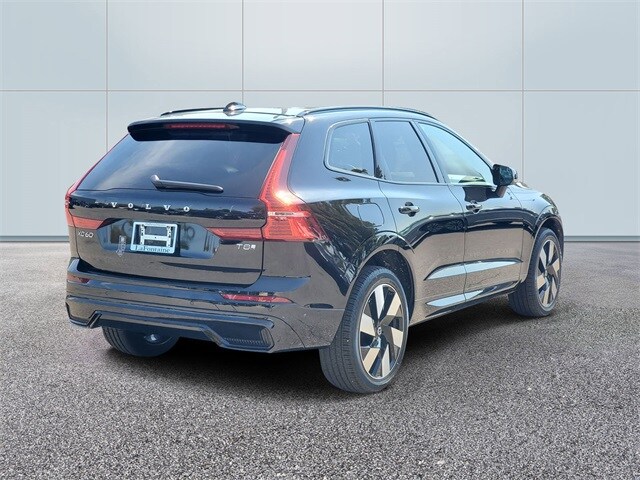 2025 Volvo XC60 Hybrid T8 Plus photo 4