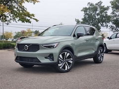 2025 Volvo XC40 B5 Plus Dark Theme SUV 25Y124 I-4 cyl All-Wheel Drive