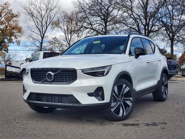2026 Volvo XC40 SUV 