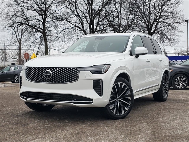 2025 Volvo XC90 Plus's photo