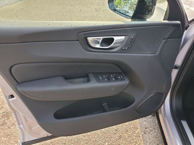 2026 Volvo XC60 Plus - Photo 10