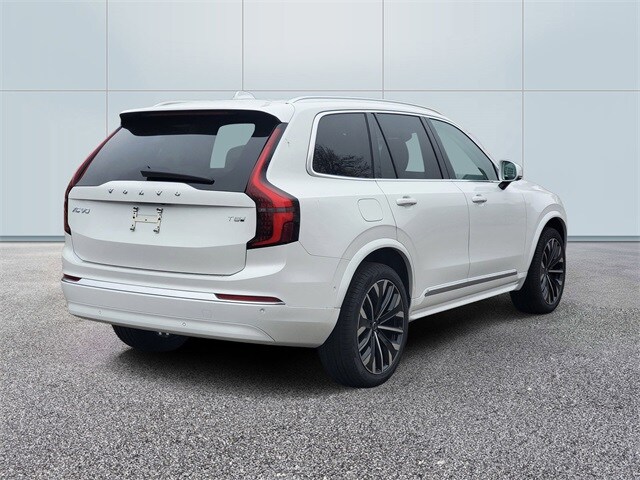 2026 Volvo XC90 T8 photo 4