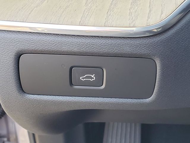 2026 Volvo XC60 Plus - Photo 17