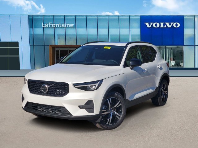 2026 Volvo XC40 Core