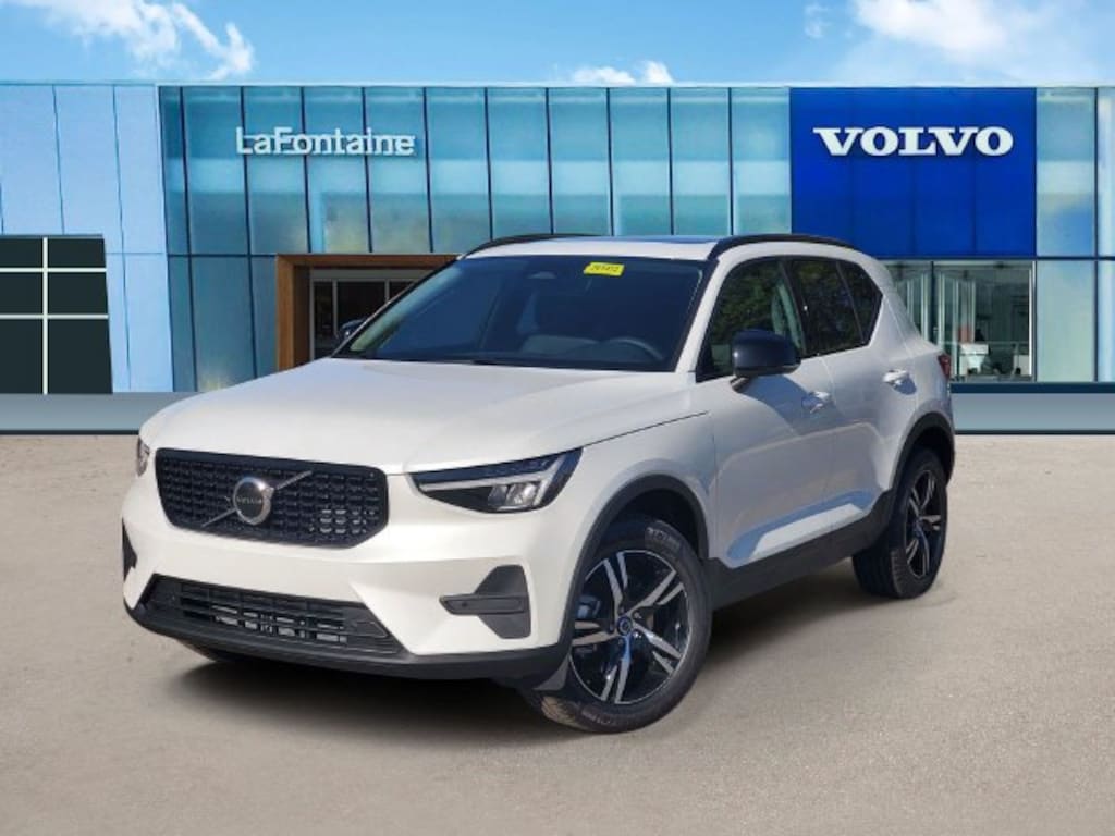 New 2026 Volvo XC40 B5 Core SUV