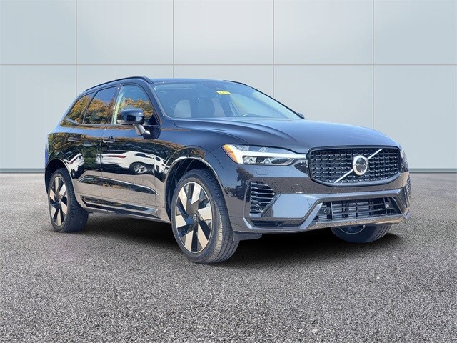 2025 Volvo XC60 Hybrid T8 Plus photo 3
