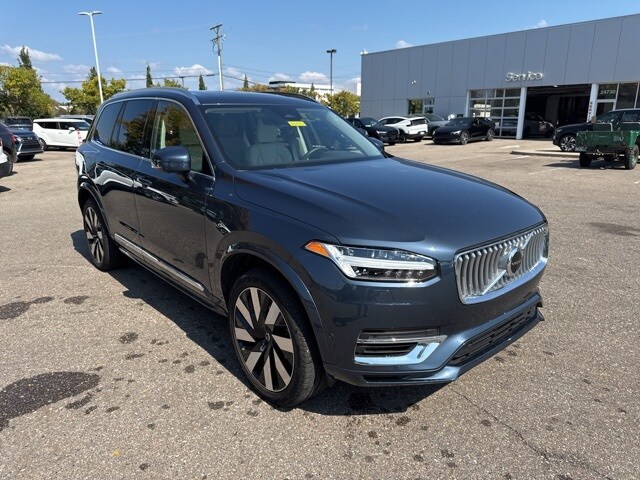 2025 Volvo XC90 T8 Plus photo 2