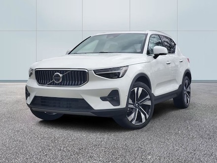 Used 2025 Volvo XC40 B5 Ultra Bright Theme SUV for Sale near Detroit