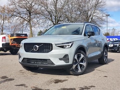 2026 Volvo XC40 B5 Core AWD SUV 26Y102