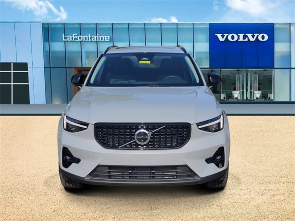 New 2026 Volvo XC40 B5 Plus SUV