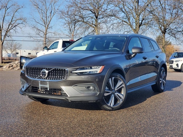 2025 Volvo V60 Cross Country Wagon 