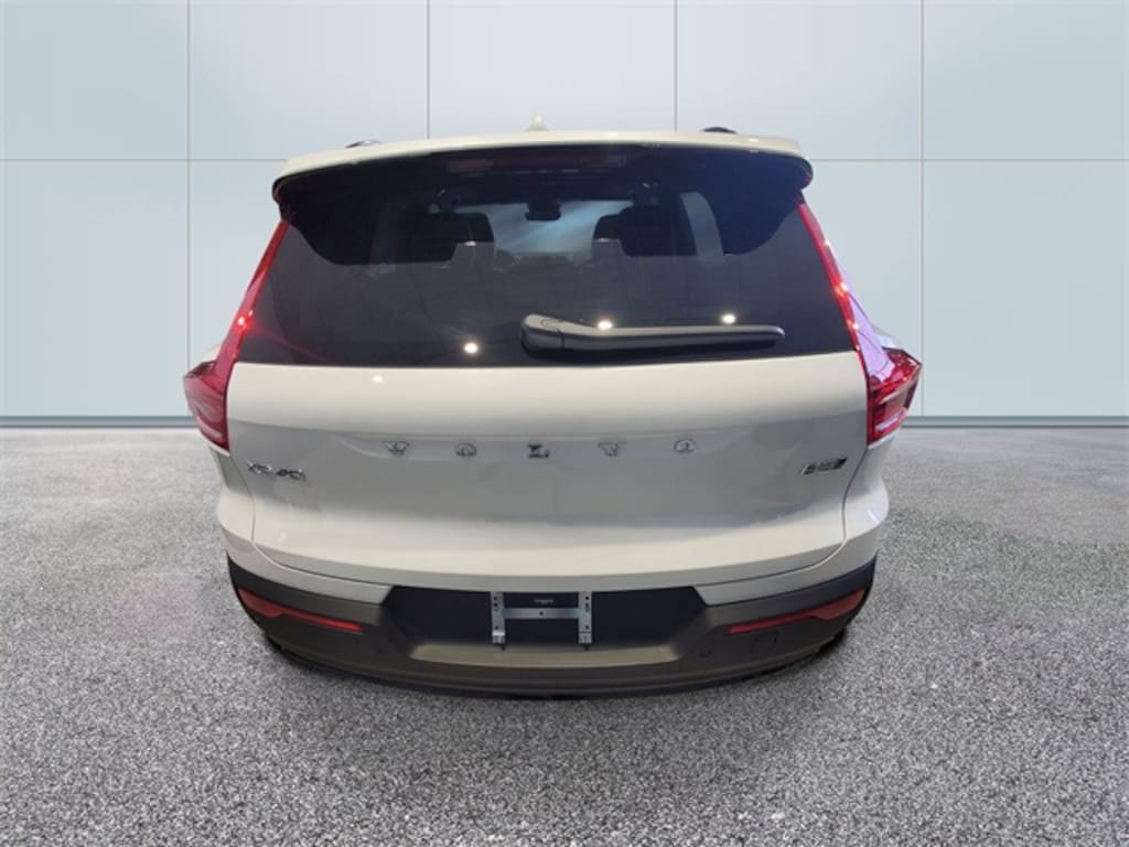 New 2026 Volvo XC40 B5 Ultra SUV